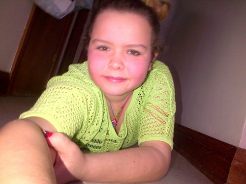 I'm 13 years old . I have 2 dog a bird and a fish I love hanging out with my friends .. I love justin bieber