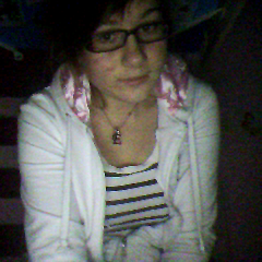 I am 17 years old.I follow back EVERYONE!I'm greek:)I need a boyfriend right now!:DD.......HAVE A NICE DAY!!!!:PP