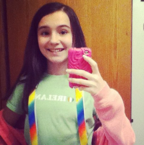 Come on...you know you want to...FOLLOW ME and ill follow back :)