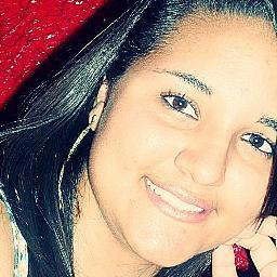 Canceriana, meiga, 14, chata, autêntica, dedicada, alegre, extrovertida, cara de pau, e outras coisas que só me conhecendo pra saber