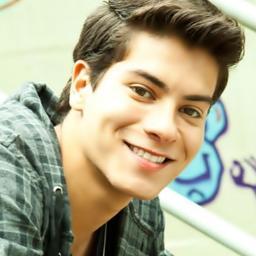 Enfim tudo em você me deixa encantada e cada dia mais apaixonada . Uma pessoa que pode me fazer sorrir , me fazer feliz e pode chamar de anjo ! @Aguiarthur
