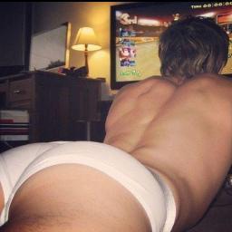 is that even niall in the pic