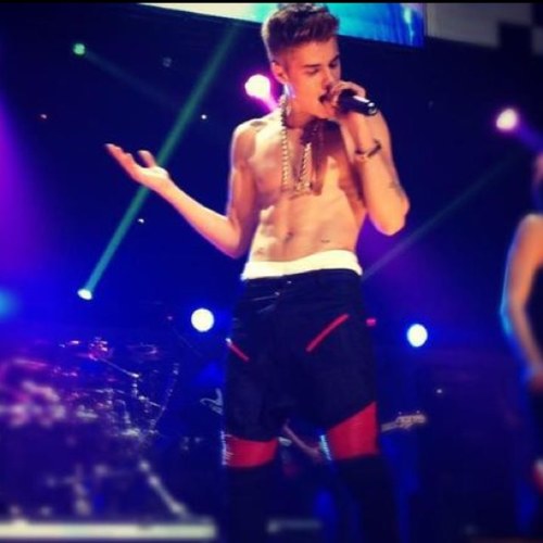 @justinbieber is my idol
He tought me to believe in myself, 2 follow my dreams, & 2 never say never.
My point being is that @justinbieber is the best thing ever