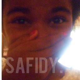 Je suis safidy. Une gows agé de 13 ans et demi: mixer, brats, rusher,  directioner... Follow me please.