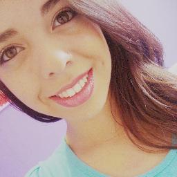 Ariana, CORINTHIANA LOUCA , divertida, legal, boba as vezes e sempre feliz . Bea . nanda  aqui :)