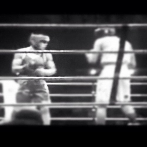 17, Boxer for Coventry Boys, undefeated 4-0-2 by way of K.O. this page will be strictly about boxing, training, diet and my idols:)