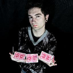 Italian magician devoted to illusionism, advertising and PNL. In love with Madrid.