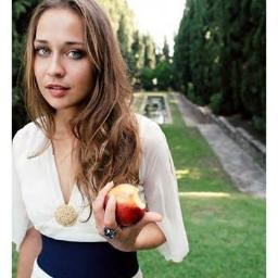 Fiona Apple fan from a younger generation; Appreciating REAL music. All Fiona Apple related tweets. I FOLLOW BACK