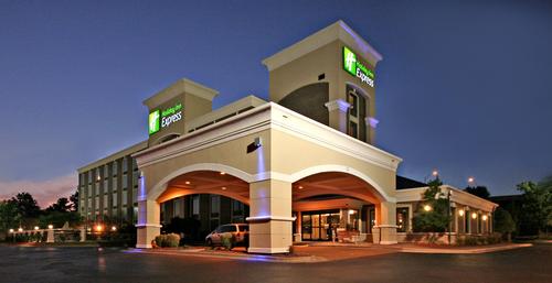 Enjoy comfort at our new Holiday Inn Express Winston-Salem Downtown West near Wake Forest University. Our Winston - Salem accommodations will make you feel at h