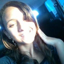 Idiota ,, divertida ,, engraçada ,, malukinha ,, chata ,, sem noção ,, Fanatica por @justinbieber, uma  #BELIEBER!! Prazer essa sou eu JUSCINARA!!