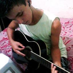chato,feio,bobo,bipolar,carinhoso,vagabundo,unicórnio,
gostou ? Ótimo *-* não gostou ? fuck-u.