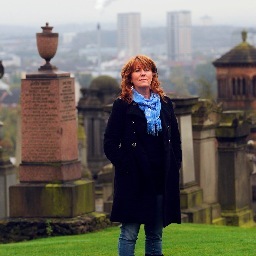Anna Smith-Author and award winning journalist Profile