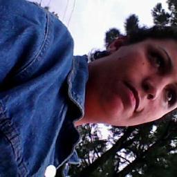 uma garota legal tenho 28anos ainda moro com meus tenho uma filha de 4aninho essa eu ta felizzzzzzzzzzzzzzz