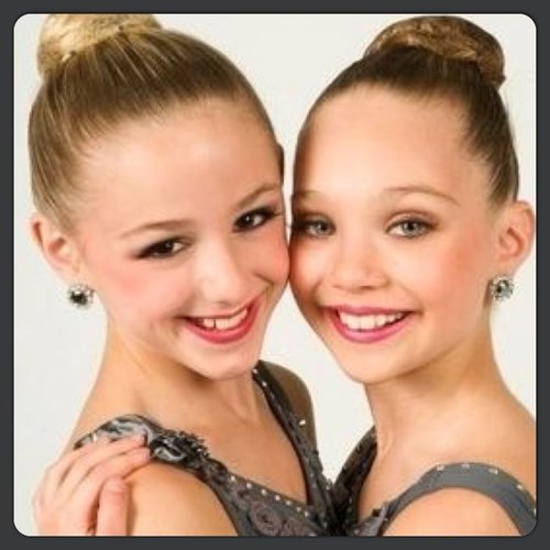 I love dance moms&dance so much! Melissa, Holly, Kelly, Chloe, Maddie, Mackenzie, Susan, Leonora, Jessi, Debi&Hannah follow :)