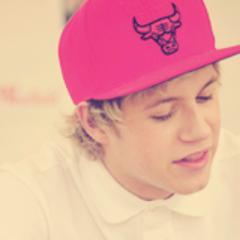Trafico cenouras com o Tomlinson. Fico com o Styles, namoro com o Horan, sou amante do Payne e sou casada com o Malik. ;) Gostou do meu FC? Segue ae.