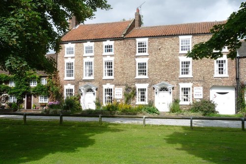 StJamesHouseBnB's profile picture. Beautiful Bed and Breakfast in Thirsk, North Yorkshire. Located on St James Green.
http://t.co/3jx8U5QG