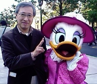 パソコンが大道具であれば、iPhone は小道具です。Apple Storeで購入したiPad2、これは中道具？そんなガジェットが大好きなおじんです。
退職前の会社では、部内サーバー内の「各種の図面」の保存や編集などを「WEB アプリ」で管理していた。
データベースを利用して、自前の「HTML エディタ作った。