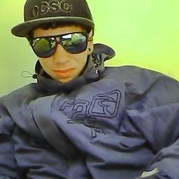 [i]Essa é a vida de quem vive atrás de um sonho.[b] Não é fácil ser um anjo crescendo entre demônios  [8)]