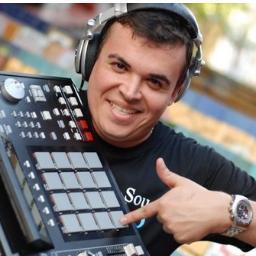 Dj, Produtor & Compositor

Do Rio de janeiro p/ o Mundo · http://t.co/kt3RdzDS