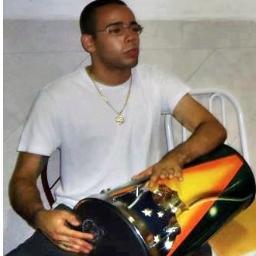 Eu sou inteligente , compreencivo , bem humorado e gosto de fazer amizades.
http://t.co/Ln6aNBri