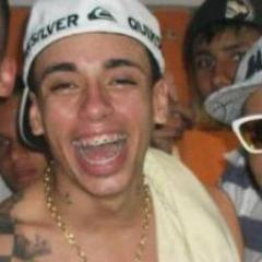 “Ele era um anjo, tudo bem não tinha belas asas, nem aquelas auréolas lindas, douradinhas, mas tinha um sorriso encantador.” @mckauankoringa ♥