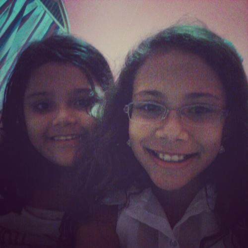 sou chata, irritante, insuportavel, divertida as vezes, sou maluca, sou idiota... retardada...