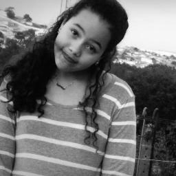 12 anos, virginiana, são paulina, palhaça, chata \o/ segue aí \o/