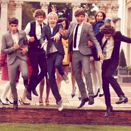 yes! we're Directioners! we share all about @onedirection. keep suporting the boys where are they are. 1D love you and let me kiss you :)xx
