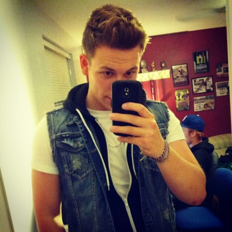 Guitarist/Songwriter/Producer. Follow and I follow back :) When it feels this right it must be wrong.
