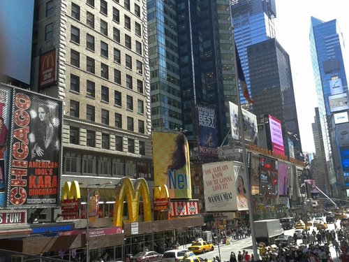 Work and Travel ile Amerika'ya 3 defa gitmiş ve bir dönem Work and Travel danışmanlığı yapmış tecrübeli bir WAT'çı.