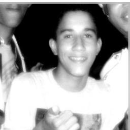 “E quando a gente se encontrar, vou pedir para o relógio do mundo dar uma paradinha, só pra esticar esse tempo de abraço que fez meu coração pulsar de um jeito