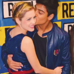 Junte todas as estrelas do céu, mais as gotas do oceano e todos os grãos de areia não chega nem perto do meu amor por SoMic. @sophiaabrahao @micaelborges_