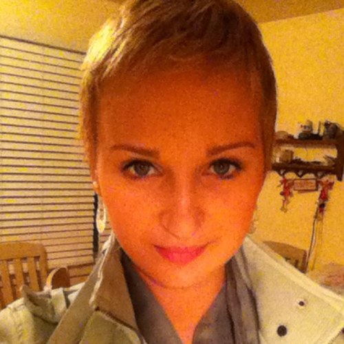 Kay_Leeanne's profile picture. LHS.17  tswift God. faith. fighting cancer,