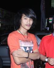 Mereka menertawakan aku karena aku berbeda ~ aku menertawakan mereka karena mereka sama