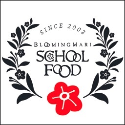 韓国で若者に大人気！現在70店舗を展開するSCHOOLFOOD。
スパム・イカスミなどオリジナルの韓国のり巻きを始め、カルボナーラトッポギ・ヤンニョムチキンなど、ハマること間違いなし！