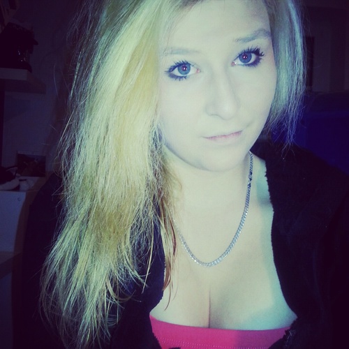 lovleylena's profile picture. 