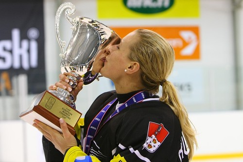 DanniRundqvist's profile picture. Tidigare Ishockeyproffs, som lever för att hjälpa andra ishockeytjejer. Med i Olympic Day gänget och föreläser runt om i hela landet.