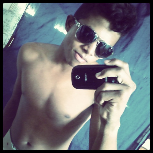 16 anos, sou feio mais sou legal rs!!~ Born this way u.u. Leão 08/08, Curto facebook, música, dançar, sair, suar, ver Tv filmes.. amigos 3 etc...etc... enfim**