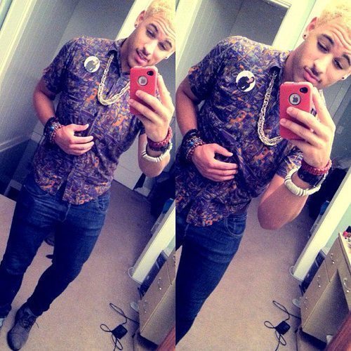 LightSkinFresh's profile picture. #TeamFb.Single.Mixed.Smoke.One of your followers retweeted me, you checked out my avi, clicked my page, now your reading my bio...Go ahead follow a nigga ;)