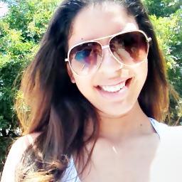 Tenho 18
 aninhos,sou escorpiana,amo dançar,adoro conversar,brincar,dar risada. Quer saber mais ? então siga  :D