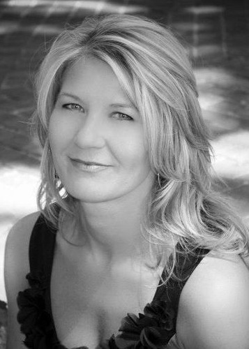 Psychotherapist. Safe space holder. Passionate about Couples Therapy. Motivation igniter. Perpetual learner. Workshop presenter. Writer. Mother of boys & dogs.