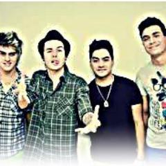 Ser sua fã me mostrou o que é o amor de verdade. Pude enfim sentir o que é ser feliz só por um sorriso seu.
Desde:07/06/2011 Dona: Kaah (: