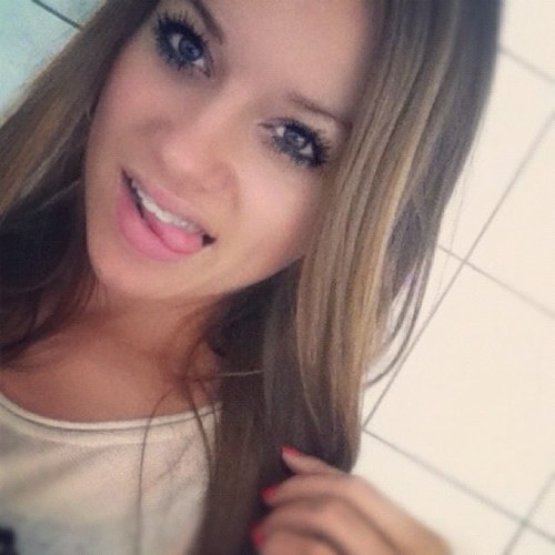 15 years old, a dutch girl with big dreams, survived breast cancer! LOVE CIMORELLI! 6/7 + Alex :) #cimfam Justin Bieber is very sexy btw... Keep smiling :)