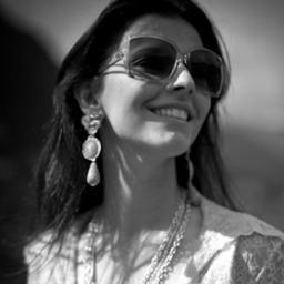 Eu sou: Filha de um casal abençoado por DEUS, casada com um homem maravilhoso, apaixonada por JESUS, e ensino canto. CANTAR ME FAZ BEM, É O MEU MAIOR PRESENTE!