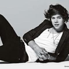 Ele e minha fofura,assim que vi me apaixonei,olhos verdes cabelos encaracolados e voce principe Harry Styles 






Criado dia 07/01/2013