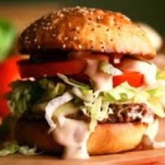 Prague’s original burgerárna! Classic American Burgers, Vegan Delights, CZ Microbrews, +WEEKEND BRUNCH from 11am-4pm! Tel #725319226 🍔