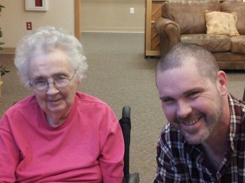 grad182011's profile picture. :) MEE