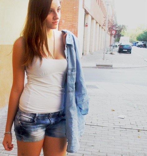 MireiaAJ's profile picture. Vivo en España!