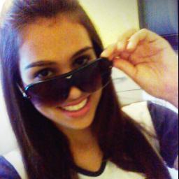 • 'Biografia {?}
Fala sério! Como vou resumir minha
vida aki no twitter?
;P