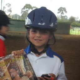 Equitadora, me gusta en vaulting y amo los animales especialmente mis caballitos y  brownie y turron!